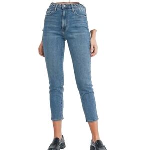 Just Black Denim Mom Jean in Medium blue size 27